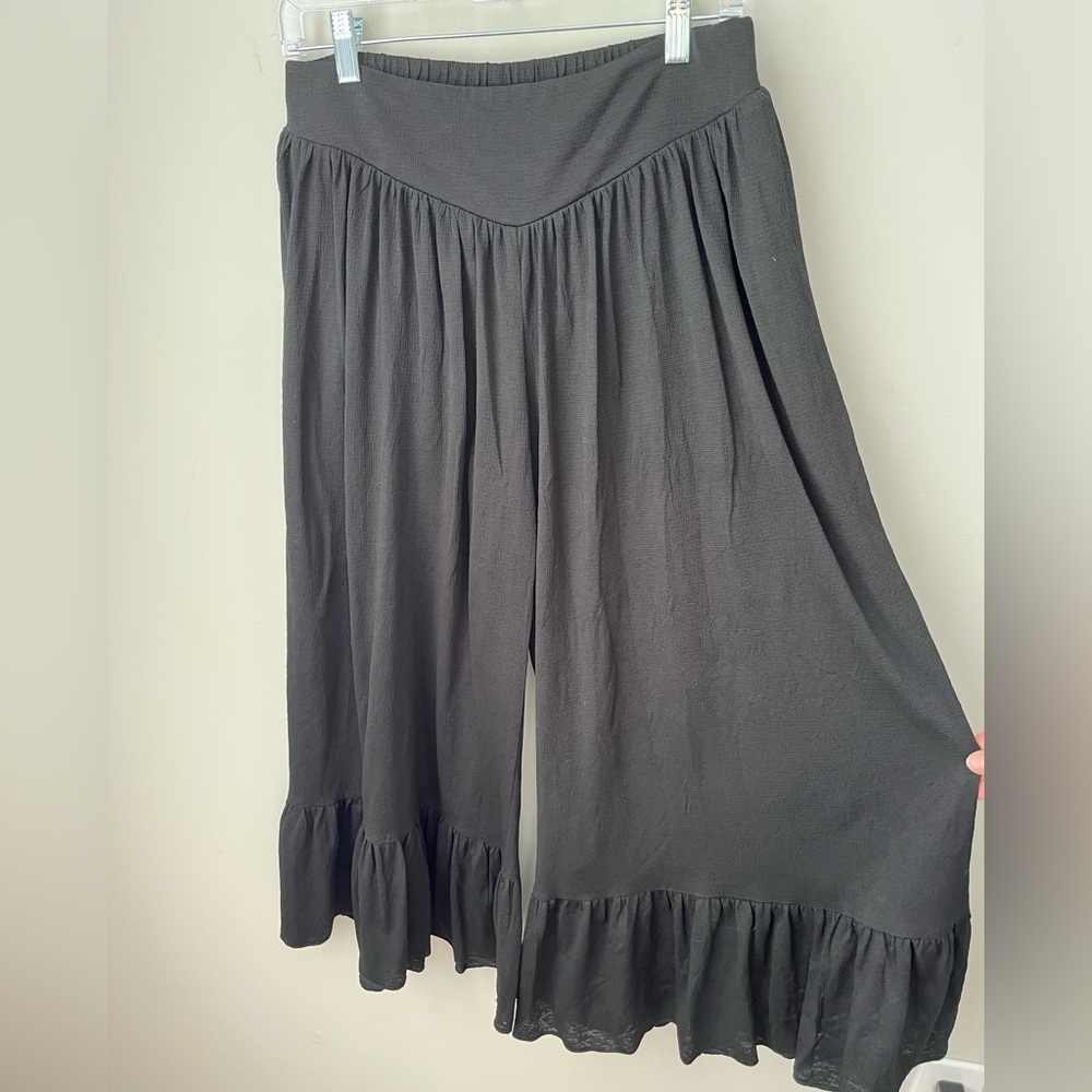 Versona Women’s Flare Pants Size Medium
